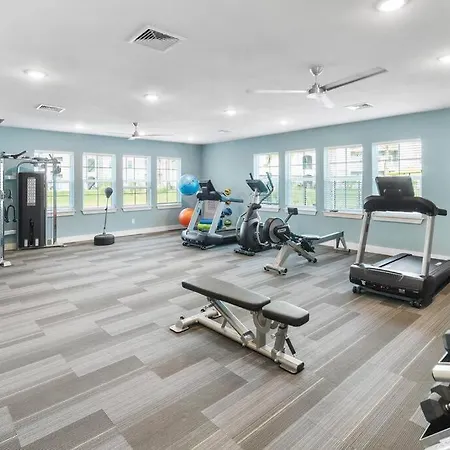 Refined 2 Bedroom Retreat: Pool, Gym, Laundry